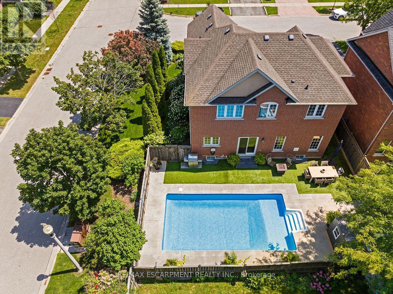 33 Dewsbury Way, Hamilton, ON - Outdoor With In Ground Pool