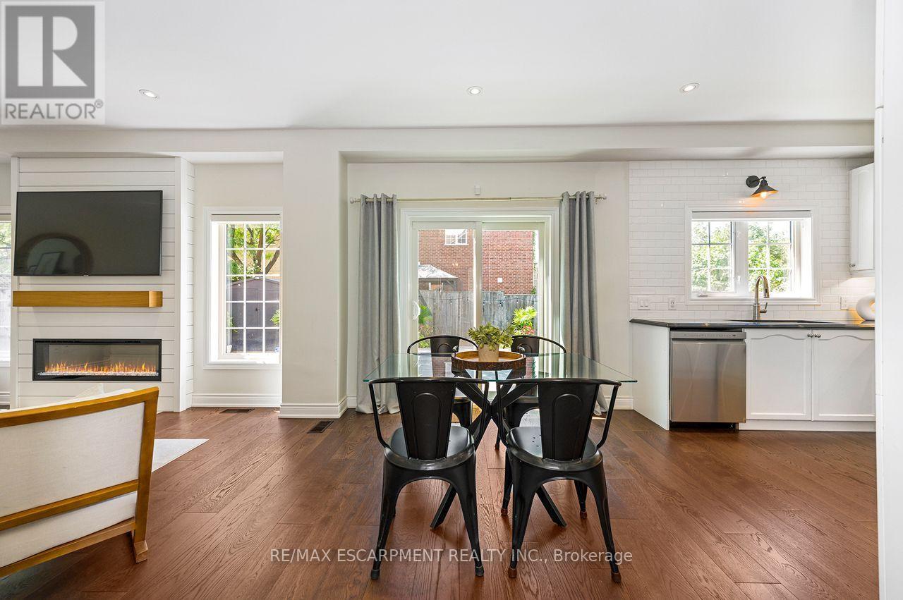 33 Dewsbury Way, Hamilton, ON - Indoor With Fireplace