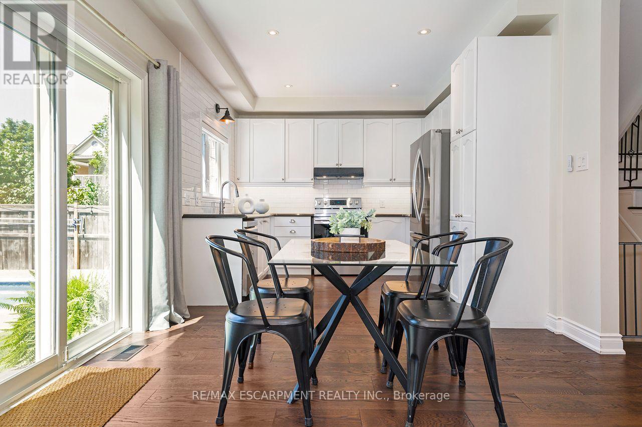 33 Dewsbury Way, Hamilton, ON - Indoor