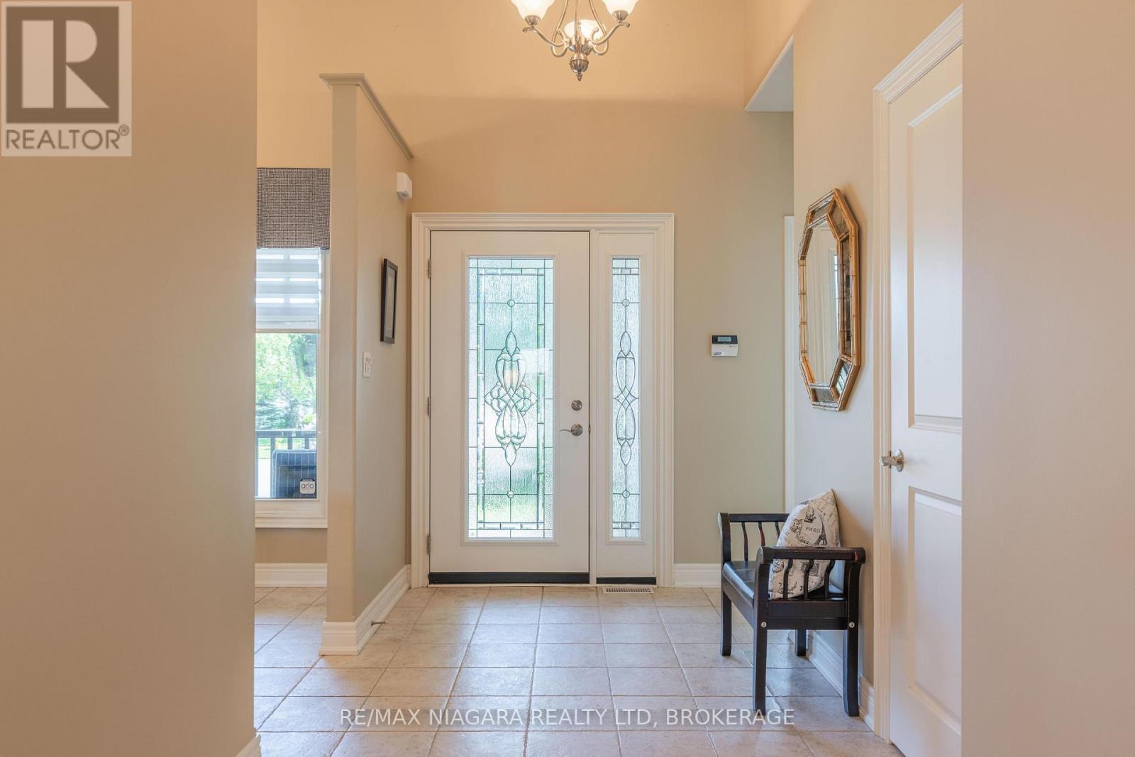 Main Level - Entry - 3538 Algonquin Drive, Fort Erie (Ridgeway), ON - Indoor Photo Showing Other Room