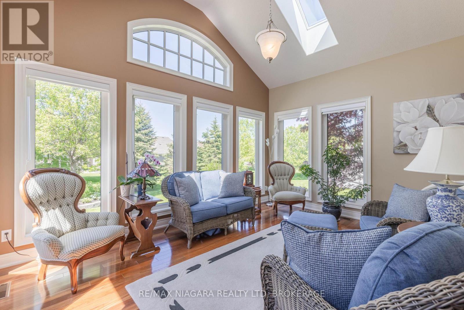 Main Level - Sunroom - 3538 Algonquin Drive, Fort Erie (Ridgeway), ON - Indoor Photo Showing Living Room