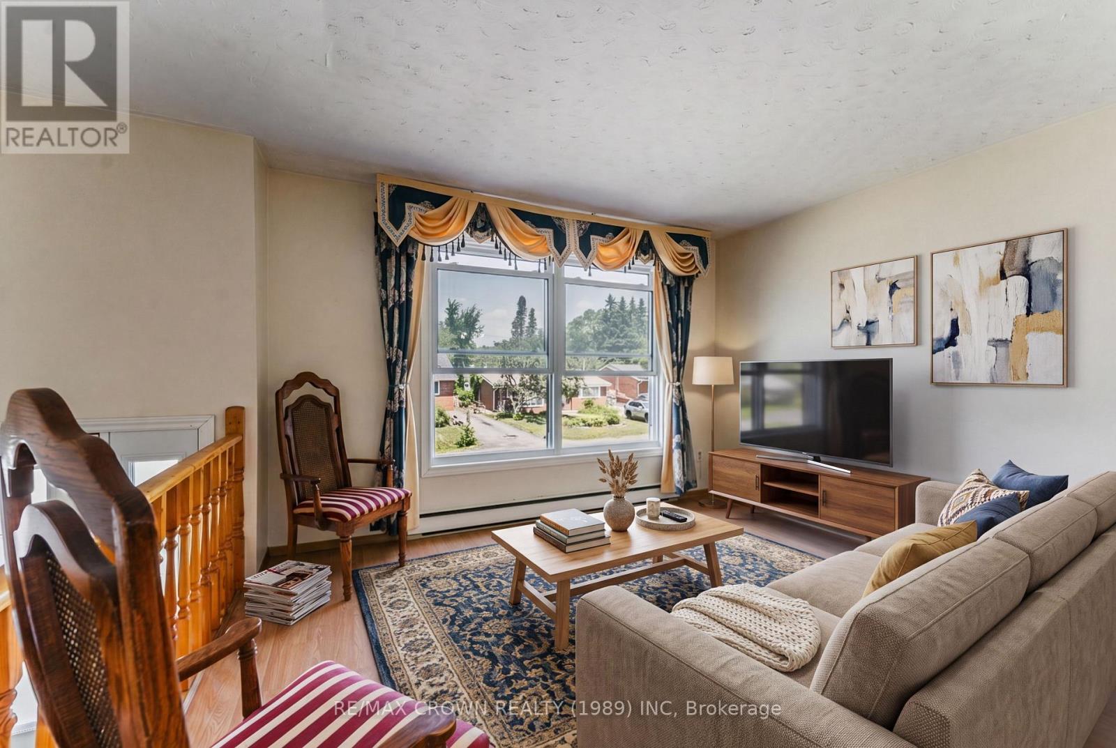 307 Mckenzie Avenue, North Bay (Widdifield), ON - Indoor Photo Showing Living Room