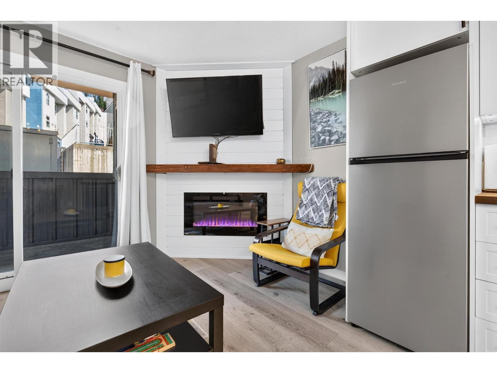 20 Kettle View Road Unit# 206, Big White, BC - Indoor With Fireplace