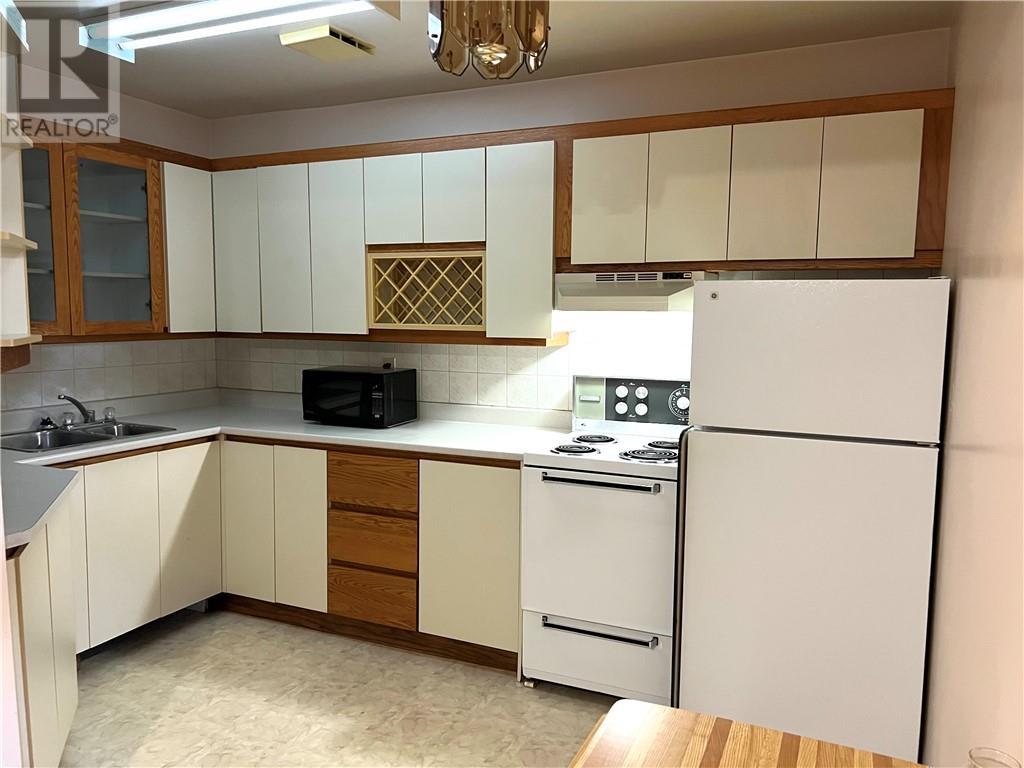 56 Rutland Avenue, Markstay-Warren, ON - Indoor Photo Showing Kitchen With Double Sink