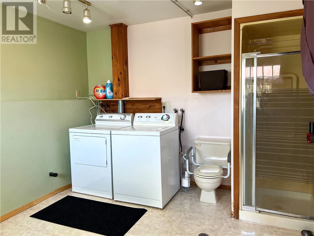 56 Rutland Avenue, Markstay-Warren, ON - Indoor Photo Showing Laundry Room