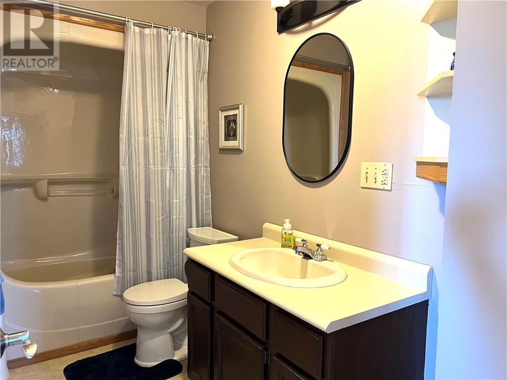 56 Rutland Avenue, Markstay-Warren, ON - Indoor Photo Showing Bathroom