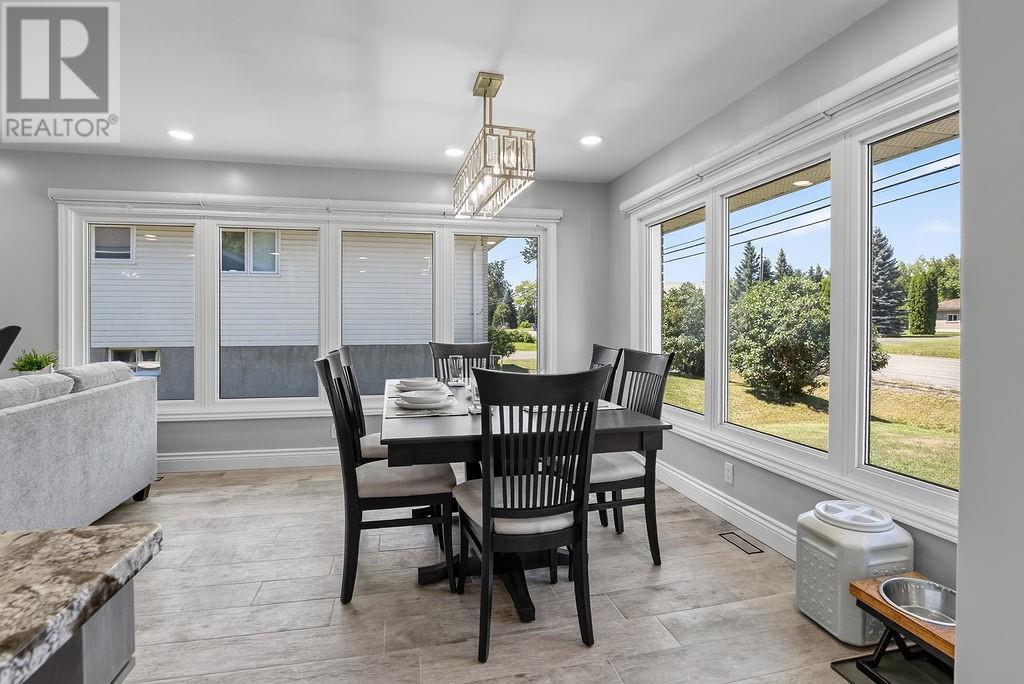 2815 Main Street, Blezard Valley, ON - Indoor Photo Showing Dining Room