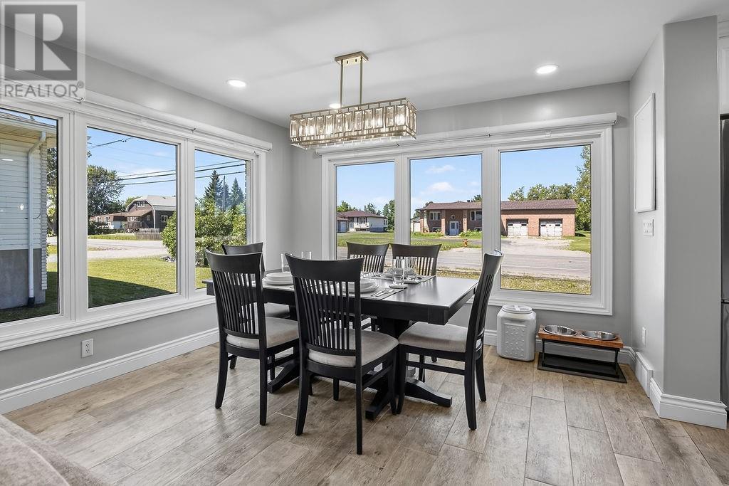2815 Main Street, Blezard Valley, ON - Indoor Photo Showing Dining Room