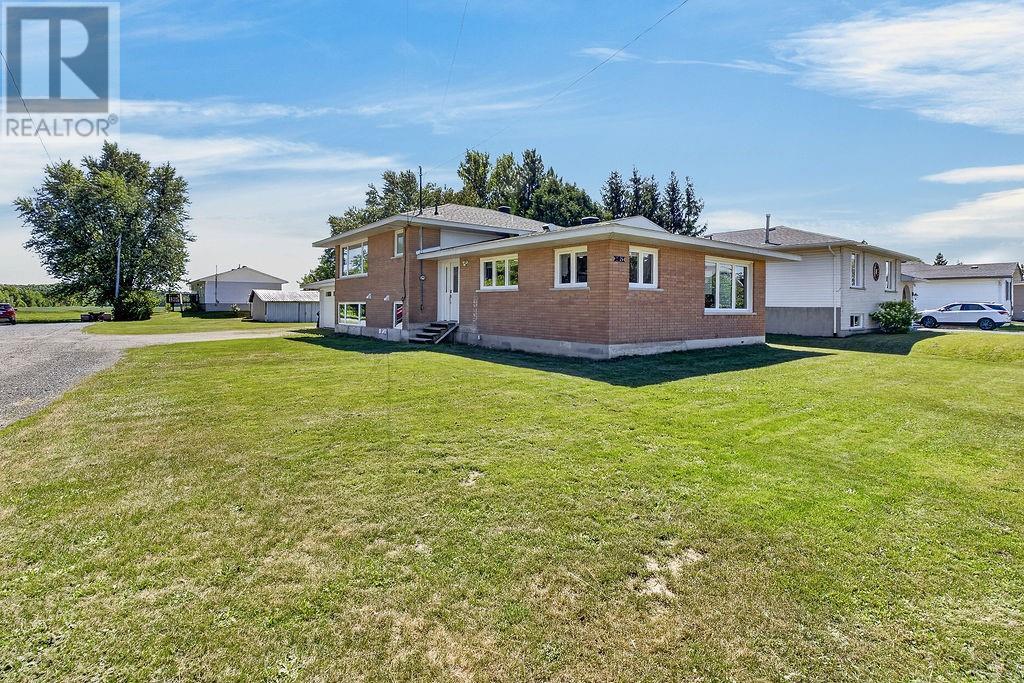 2815 Main Street, Blezard Valley, ON - Outdoor