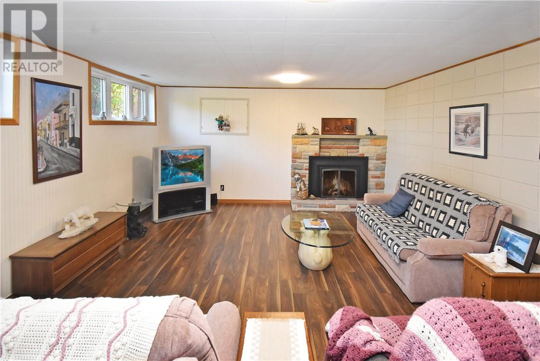1066 Delwood Court, Sudbury, ON - Indoor Photo Showing Living Room With Fireplace