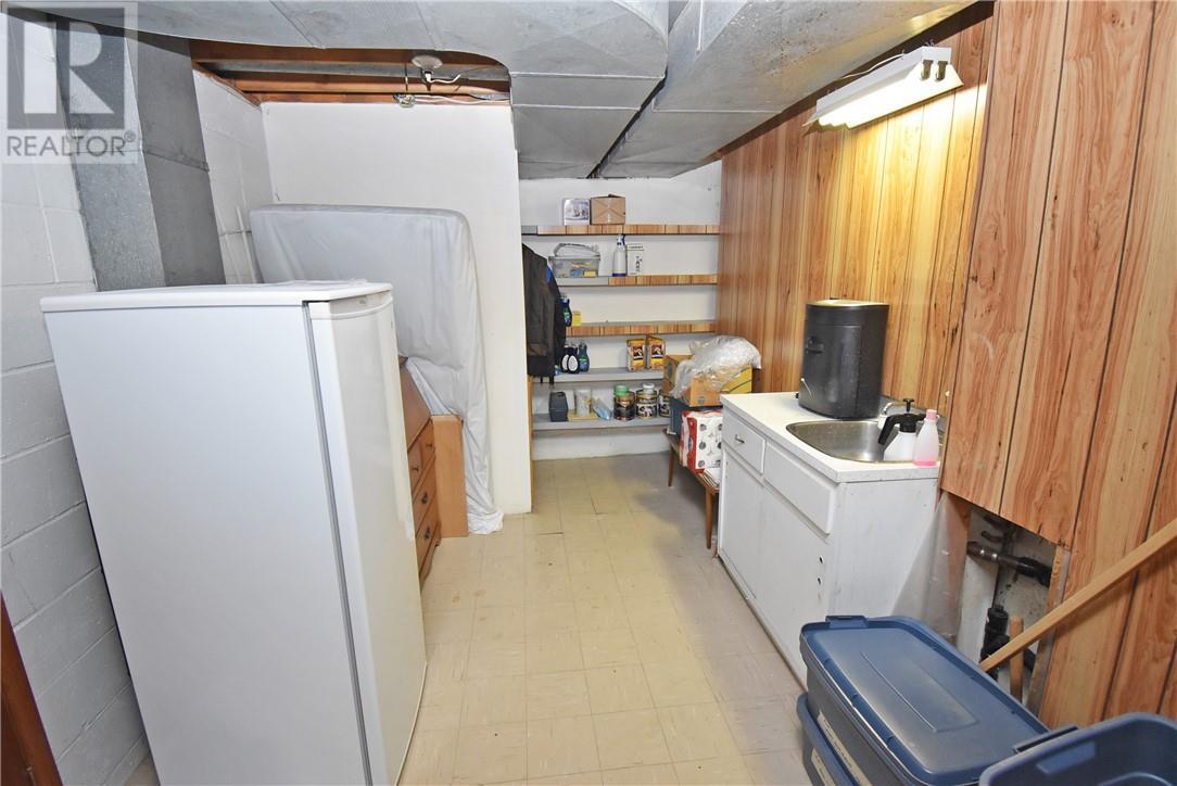 1066 Delwood Court, Sudbury, ON - Indoor Photo Showing Laundry Room