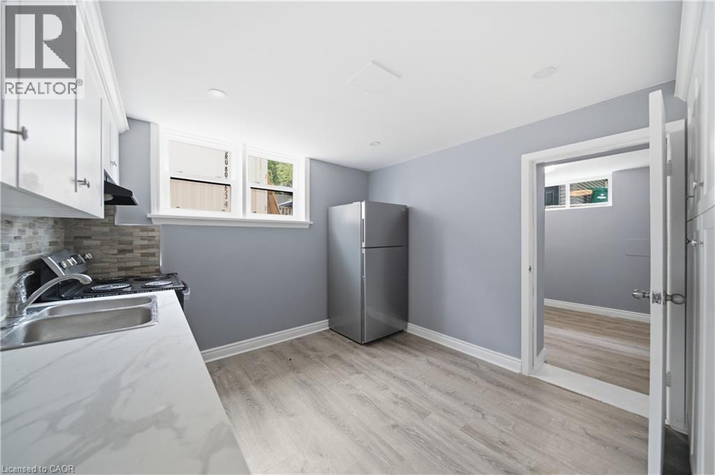 293 Highland Road E Unit# C, Kitchener, ON - Indoor Photo Showing Laundry Room