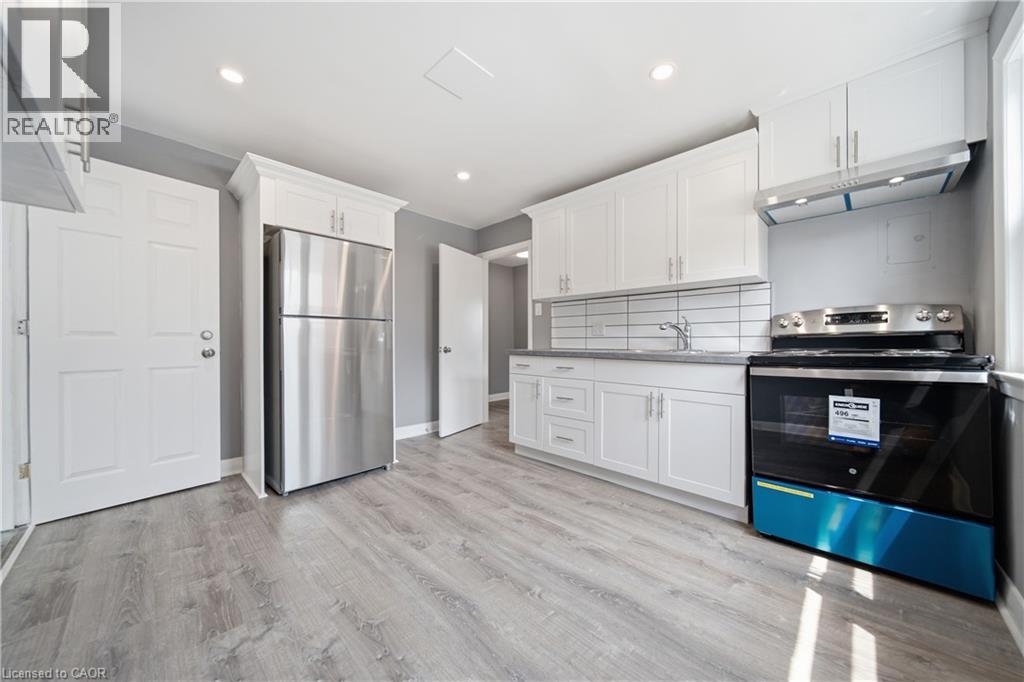 293 Highland Road E Unit# B, Kitchener, ON - Indoor Photo Showing Kitchen With Stainless Steel Kitchen