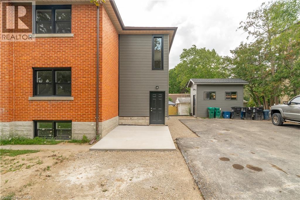 293 Highland Road E Unit# B, Kitchener, ON - Outdoor With Exterior