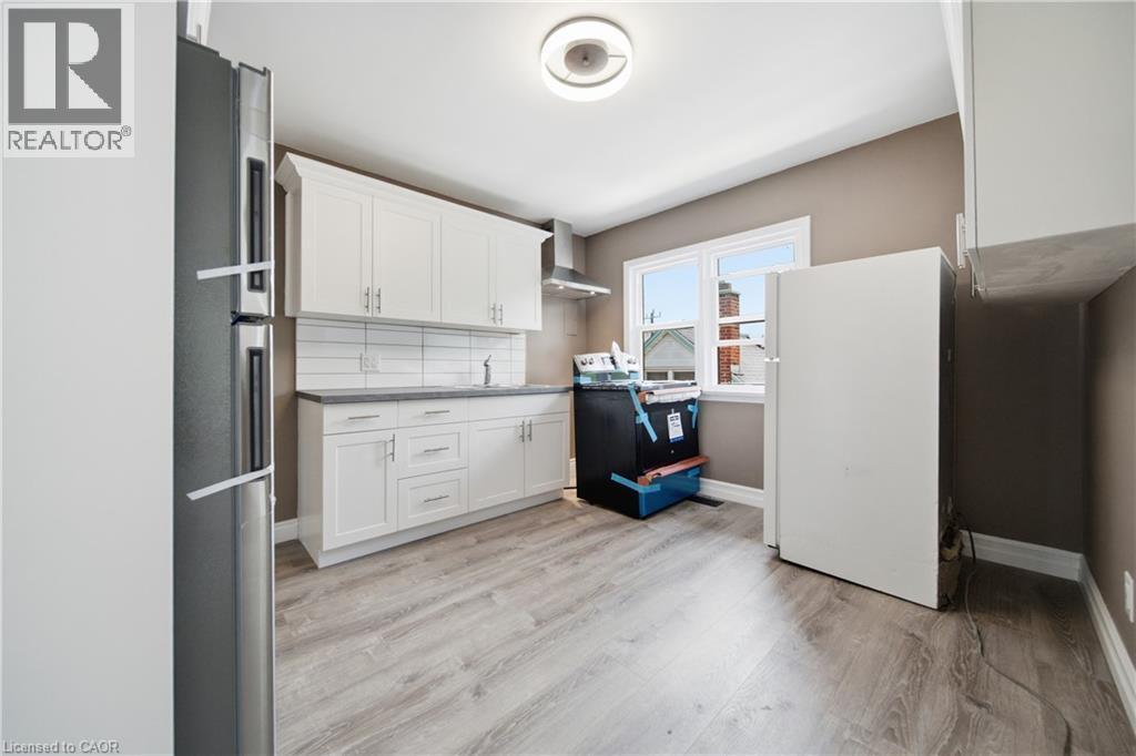 293 Highland Road E Unit# A, Kitchener, ON - Indoor Photo Showing Kitchen