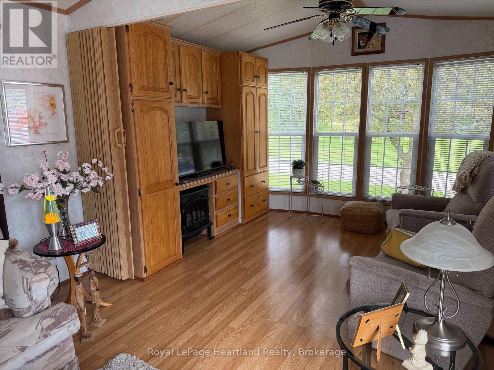 77719 Bluewater Hwy-45 Portside Highway, Central Huron (Goderich), ON - Indoor Photo Showing Living Room
