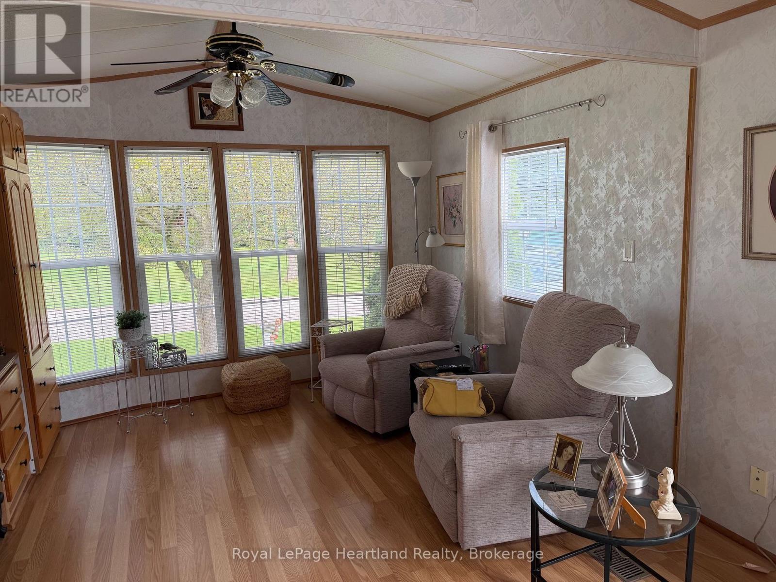 77719 Bluewater Hwy-45 Portside Highway, Central Huron (Goderich), ON - Indoor Photo Showing Living Room