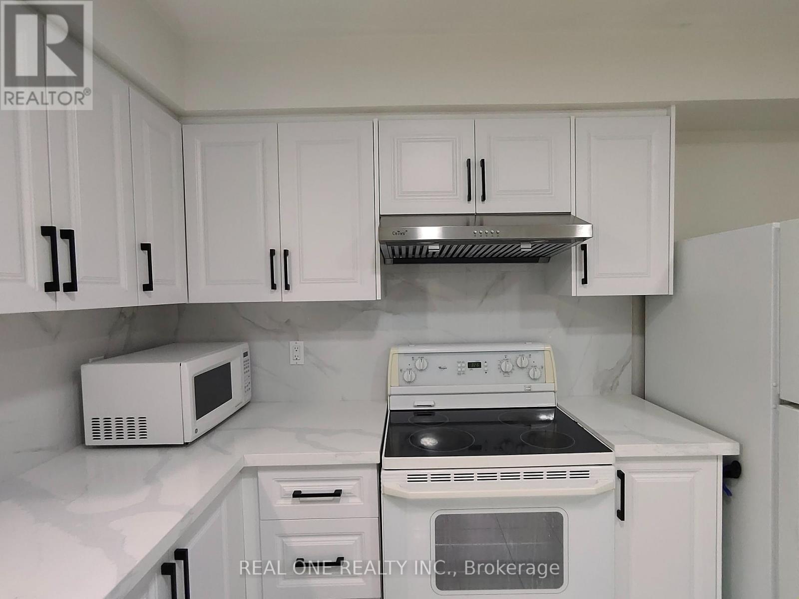 13 Mallaby Road, Toronto, ON - Indoor Photo Showing Kitchen