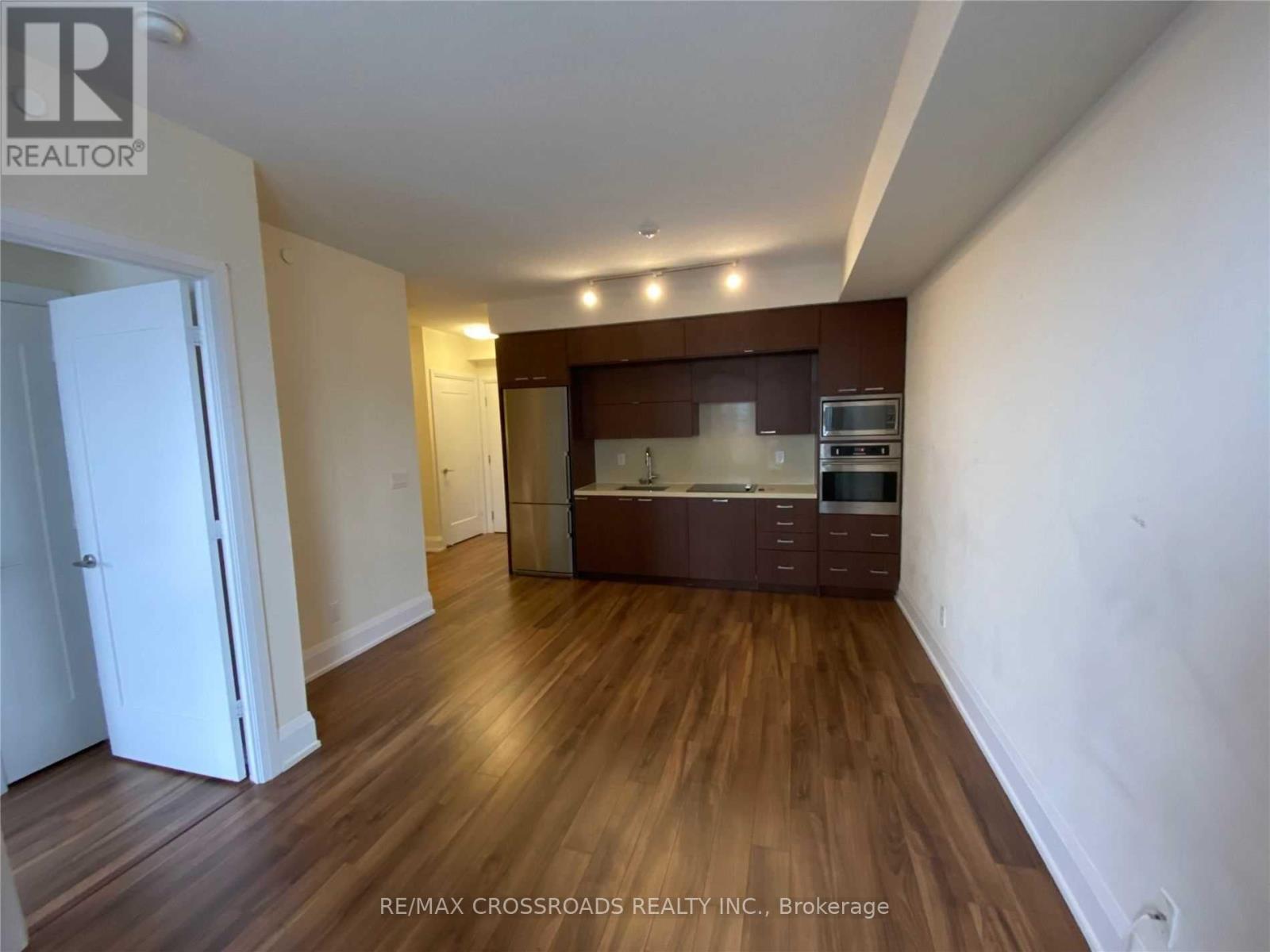 902 - 120 Harrison Garden Boulevard, Toronto, ON - Indoor Photo Showing Kitchen