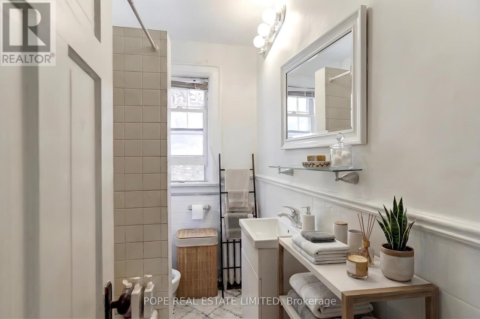 18 Edgewood Avenue, Toronto, ON - Indoor