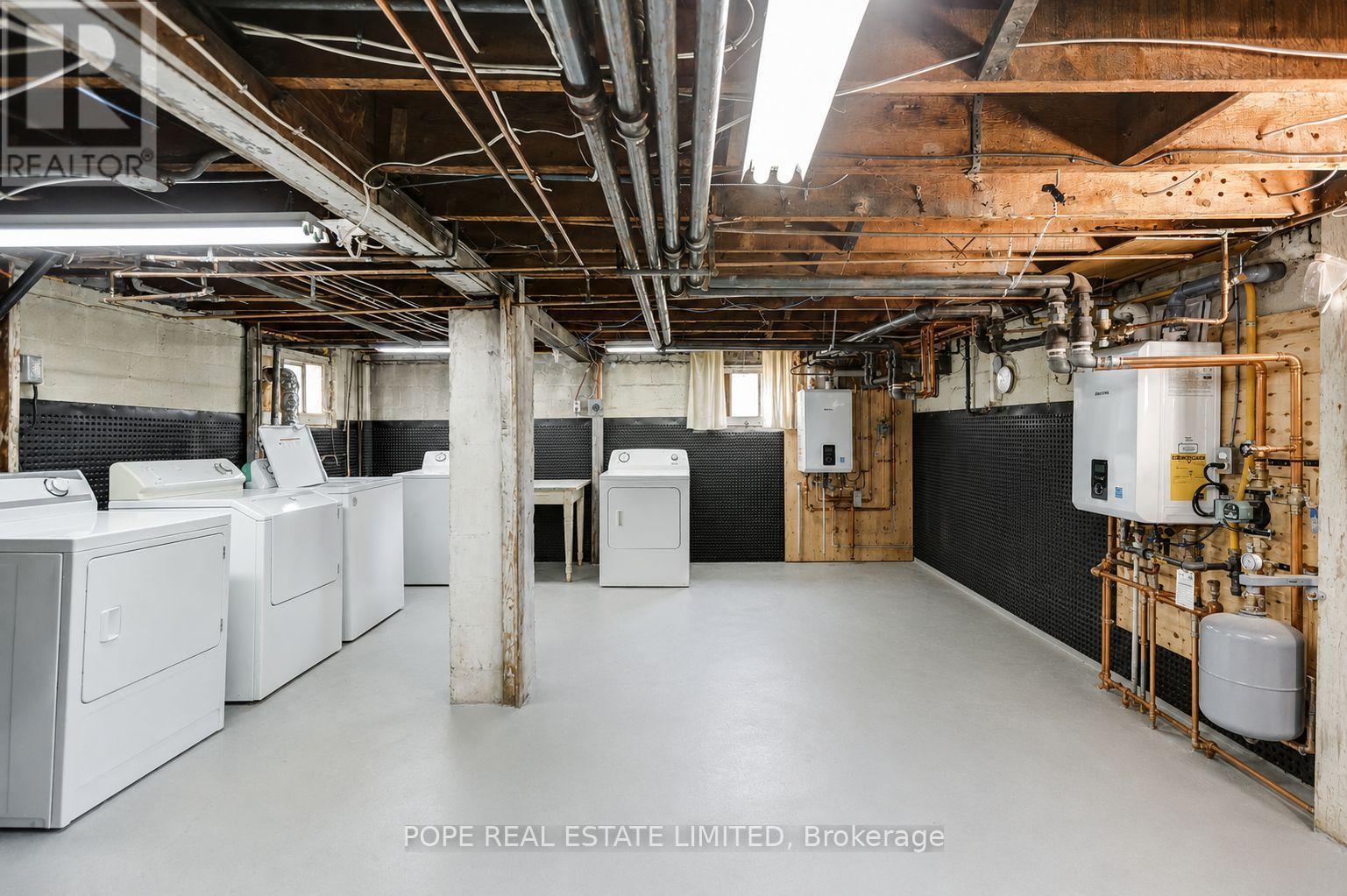 18 Edgewood Avenue, Toronto, ON - Indoor Photo Showing Laundry Room