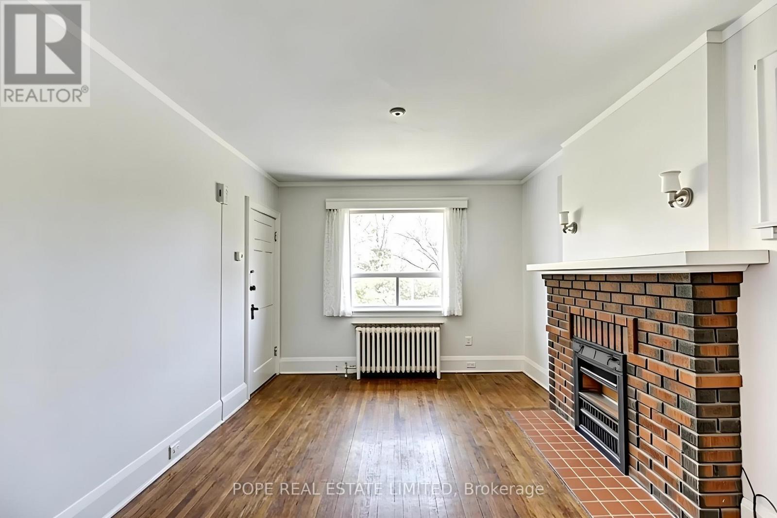 18 Edgewood Avenue, Toronto, ON - Indoor With Fireplace