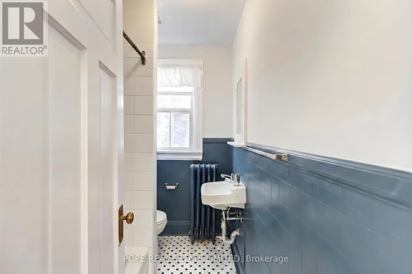 18 Edgewood Avenue, Toronto, ON - Indoor Photo Showing Bathroom