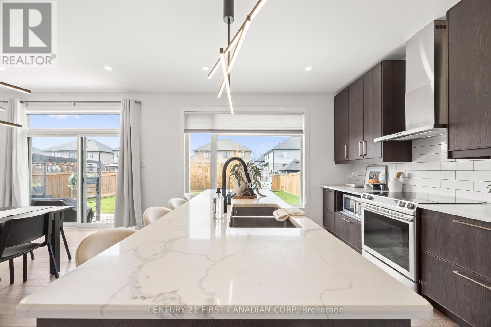 10 Beaty Lane, Zorra (Thamesford), ON - Indoor Photo Showing Kitchen With Double Sink With Upgraded Kitchen