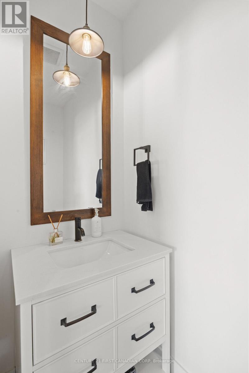 10 Beaty Lane, Zorra (Thamesford), ON - Indoor Photo Showing Bathroom