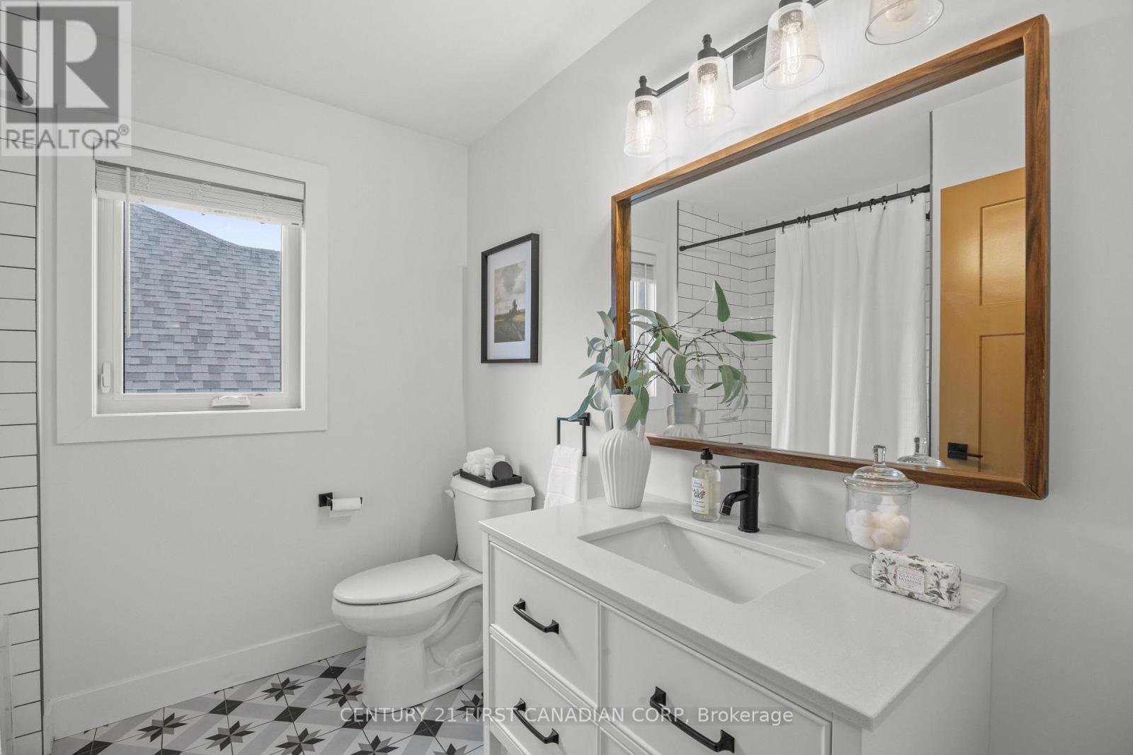 10 Beaty Lane, Zorra (Thamesford), ON - Indoor Photo Showing Bathroom