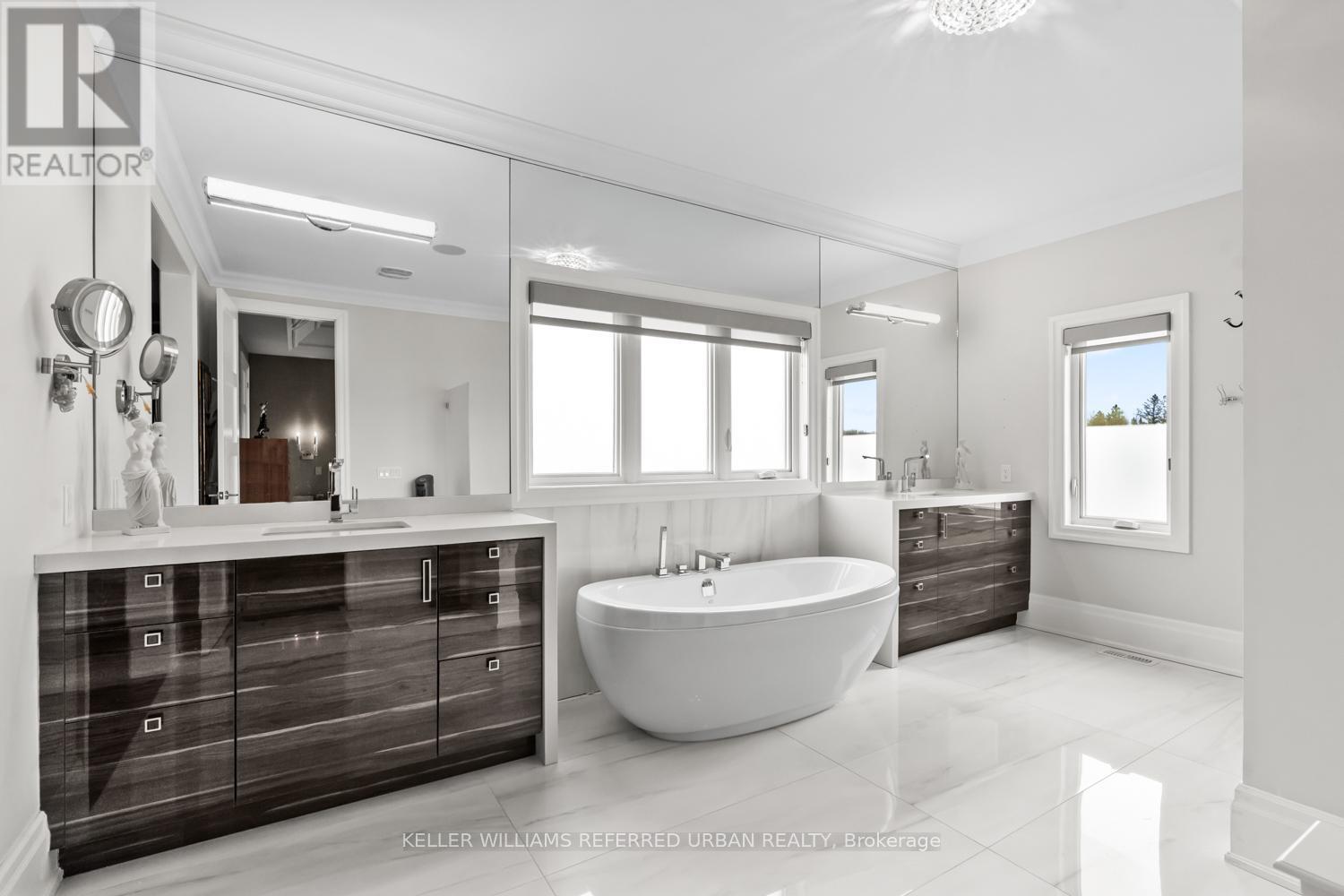 61 Ria Court, King, ON - Indoor Photo Showing Bathroom