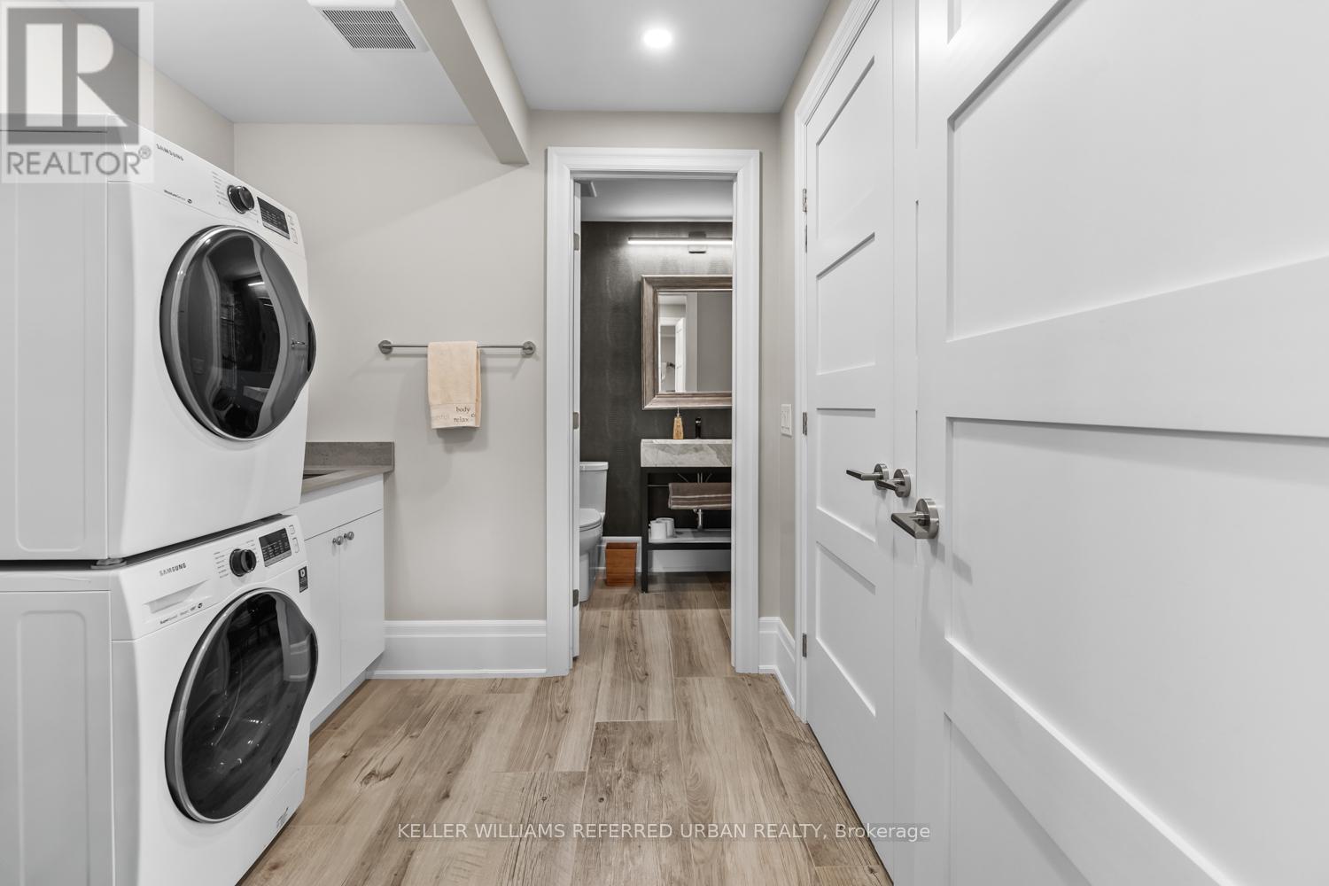 61 Ria Court, King, ON - Indoor Photo Showing Laundry Room