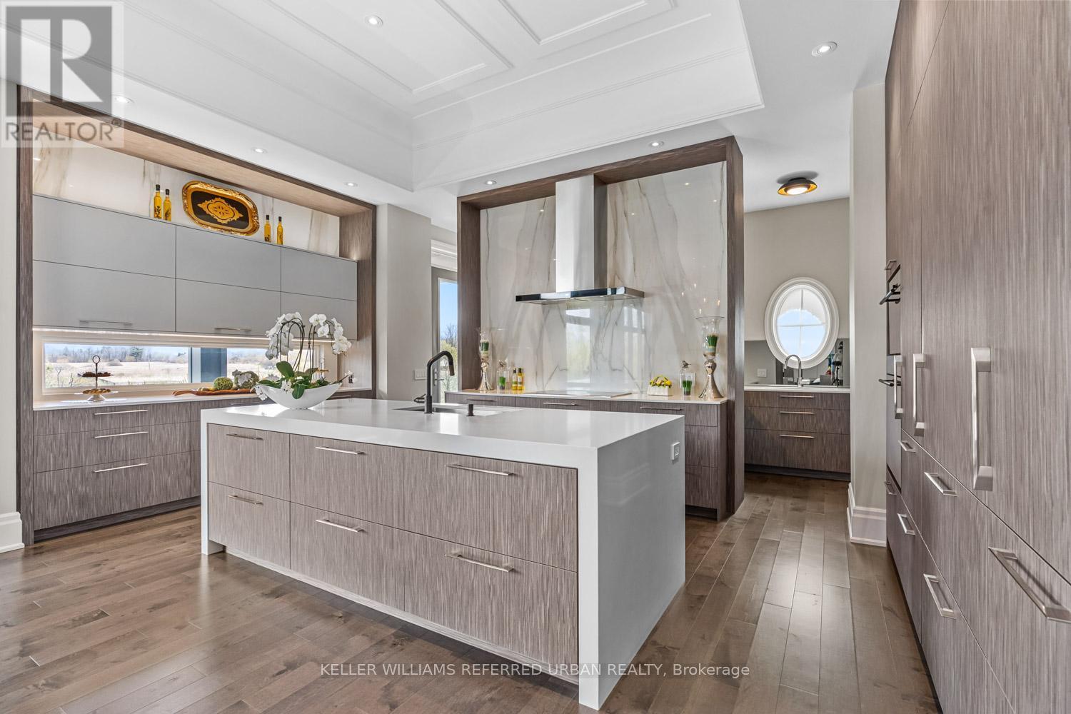 61 Ria Court, King, ON - Indoor Photo Showing Kitchen With Upgraded Kitchen