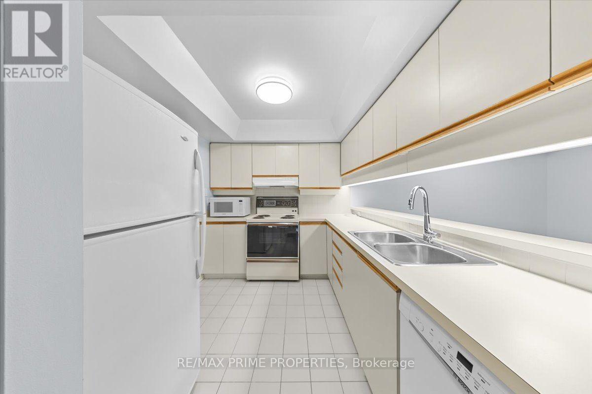105 - 205 Somerset Street W, Ottawa, ON - Indoor Photo Showing Kitchen With Double Sink