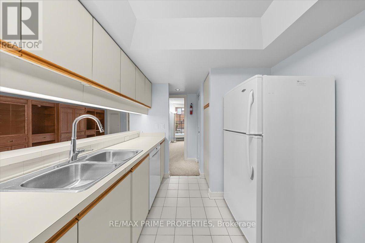 105 - 205 Somerset Street W, Ottawa, ON - Indoor Photo Showing Kitchen With Double Sink