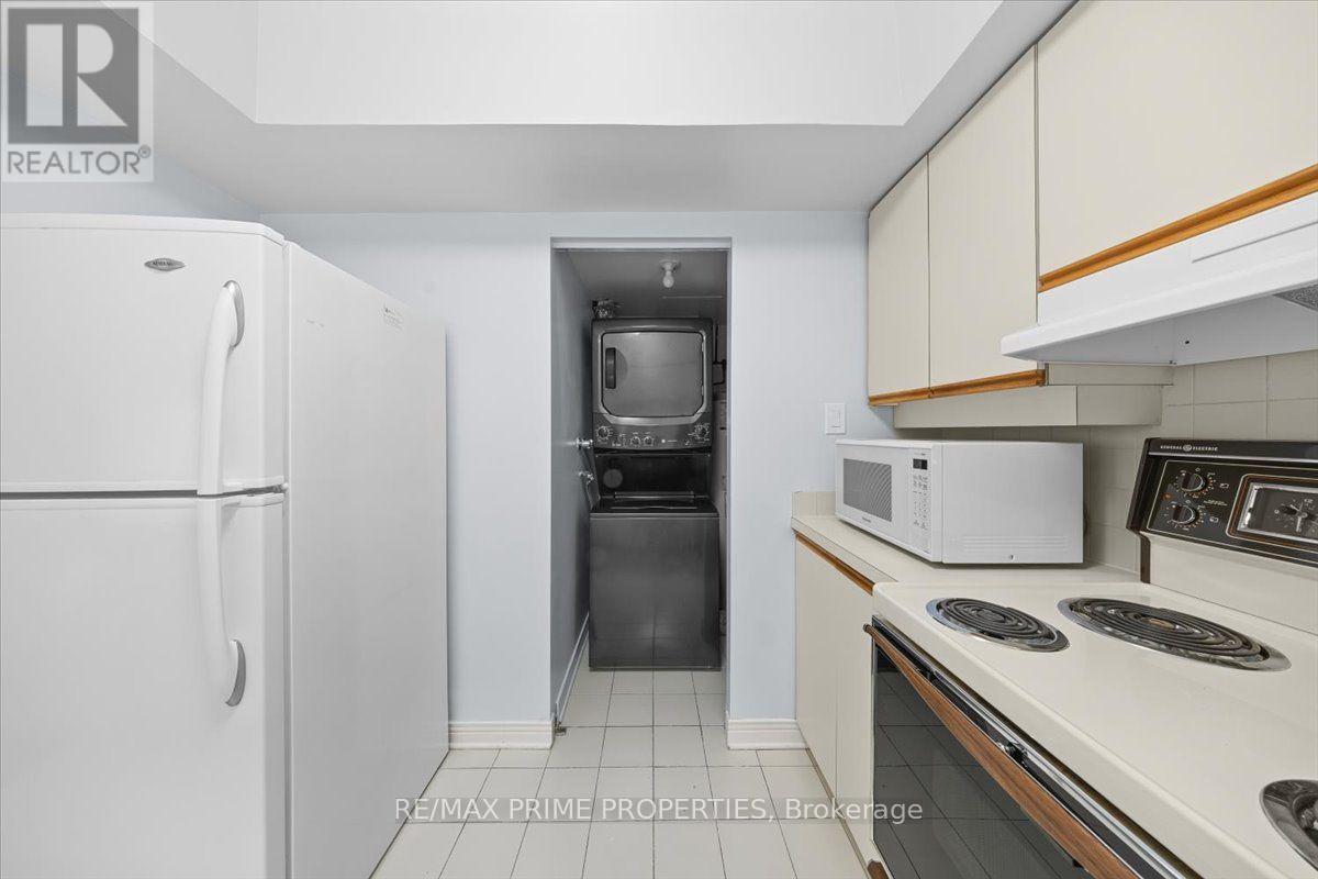 105 - 205 Somerset Street W, Ottawa, ON - Indoor Photo Showing Kitchen