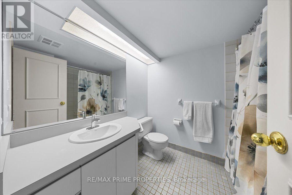 105 - 205 Somerset Street W, Ottawa, ON - Indoor Photo Showing Bathroom