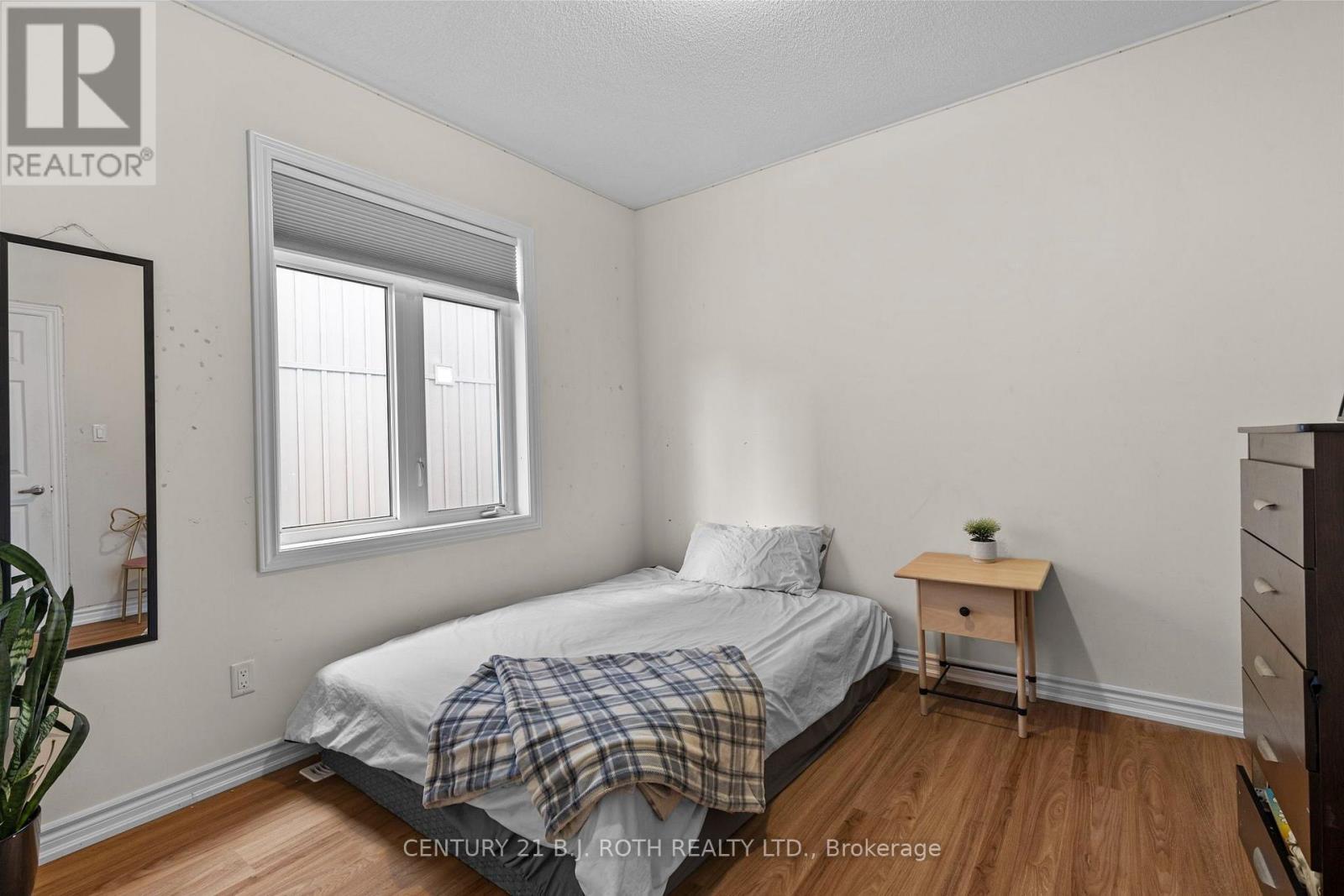 211 Roy Drive, Clearview, ON - Indoor Photo Showing Bedroom