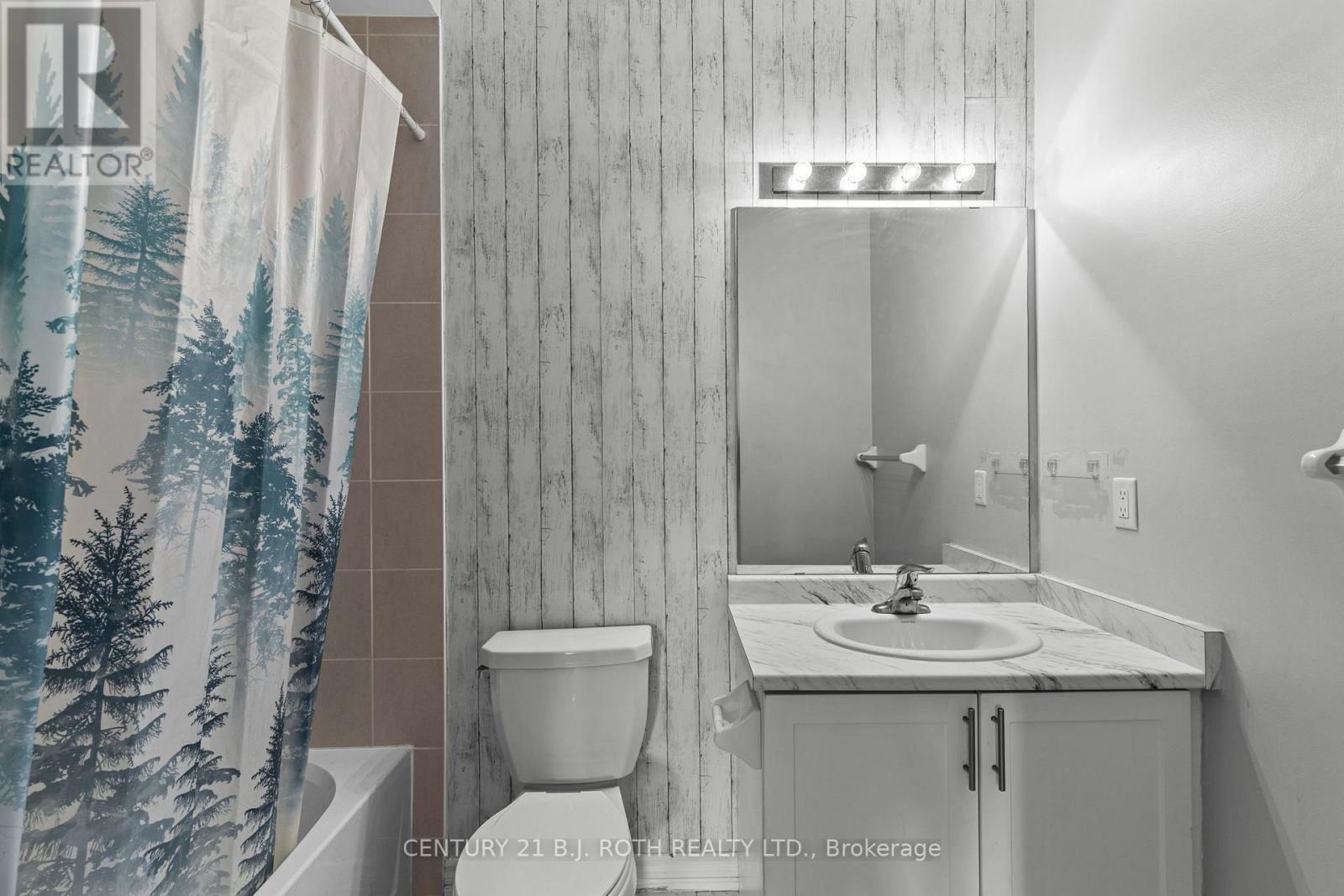 211 Roy Drive, Clearview, ON - Indoor Photo Showing Bathroom