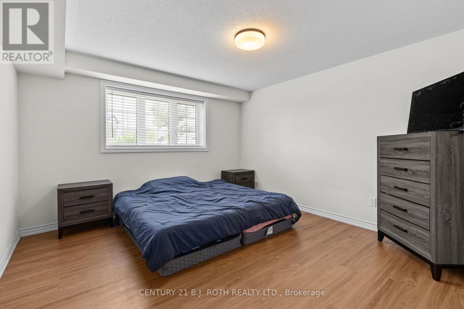 211 Roy Drive, Clearview, ON - Indoor Photo Showing Bedroom