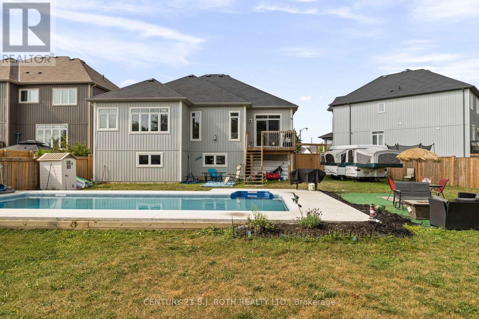 211 Roy Drive, Clearview, ON - Outdoor With In Ground Pool With Backyard With Exterior