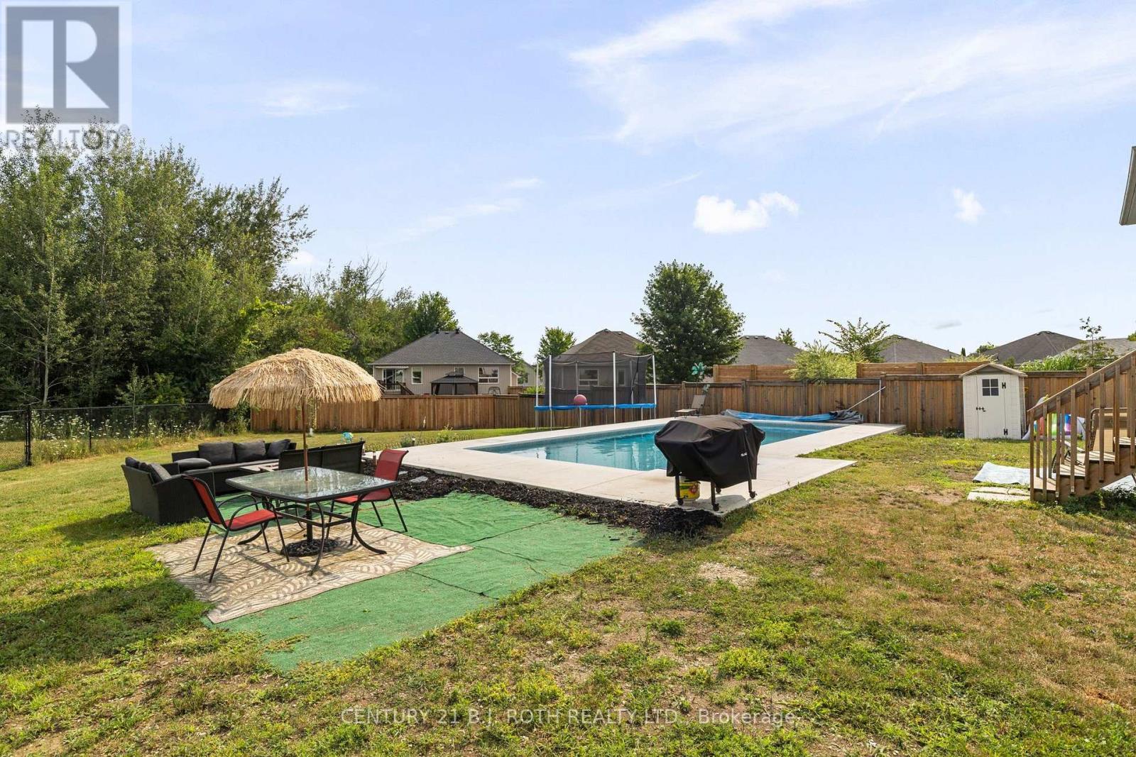 211 Roy Drive, Clearview, ON - Outdoor With In Ground Pool With Backyard