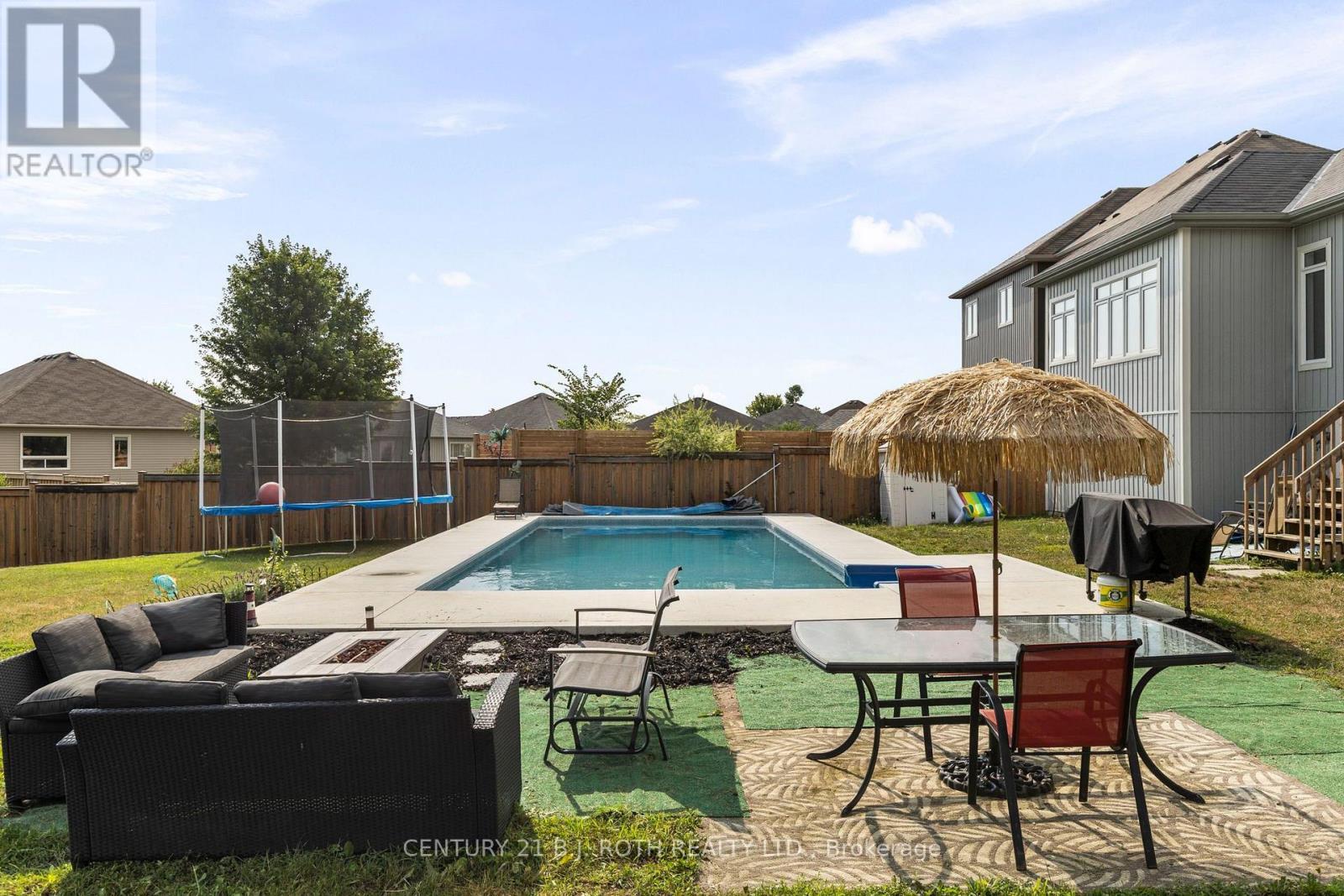 211 Roy Drive, Clearview, ON - Outdoor With In Ground Pool With Backyard