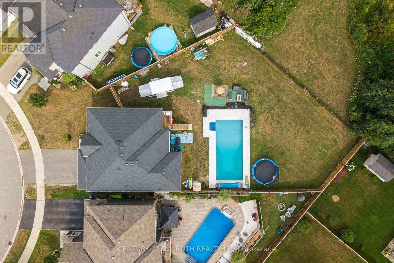 211 Roy Drive, Clearview, ON - With In Ground Pool With View