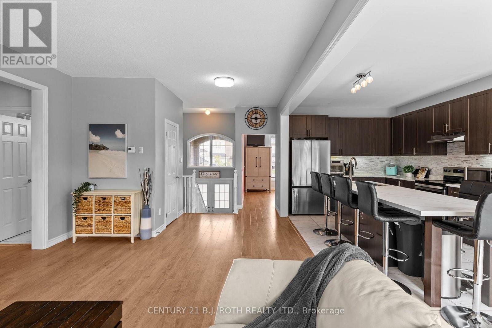 211 Roy Drive, Clearview, ON - Indoor Photo Showing Kitchen