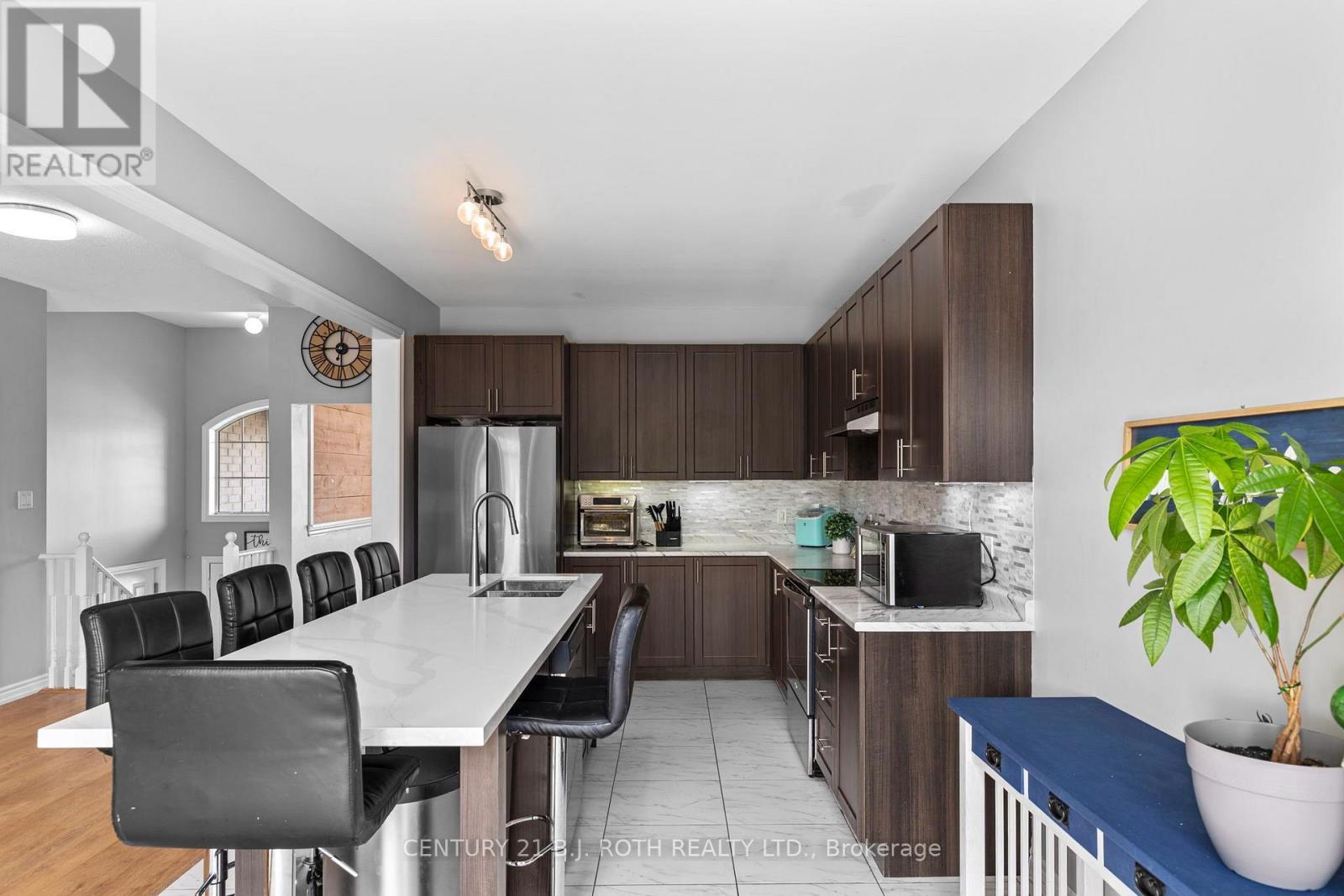 211 Roy Drive, Clearview, ON - Indoor Photo Showing Kitchen With Double Sink With Upgraded Kitchen