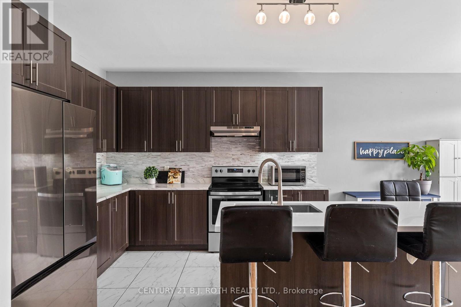 211 Roy Drive, Clearview, ON - Indoor Photo Showing Kitchen