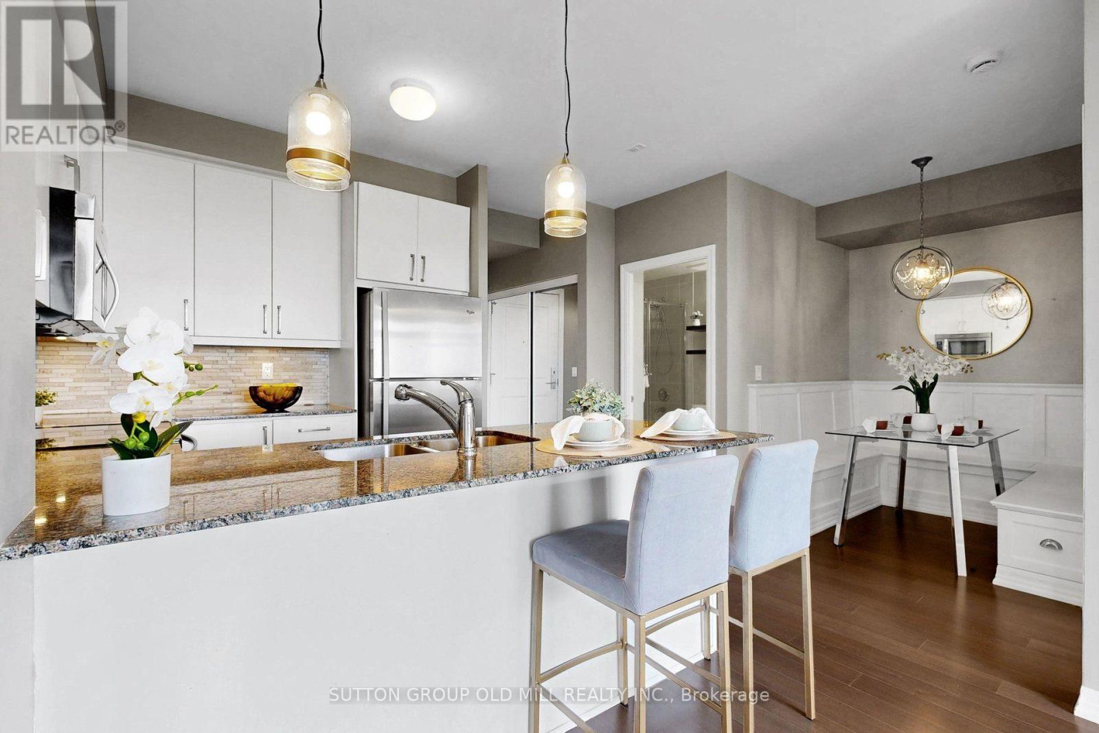 707 - 3563 Lake Shore Boulevard W, Toronto, ON - Indoor Photo Showing Kitchen With Double Sink With Upgraded Kitchen