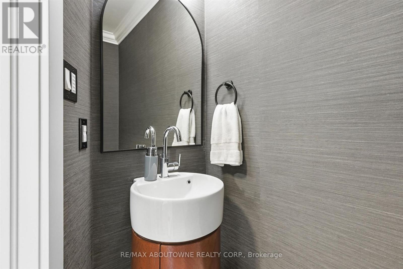 25 Southwind Terrace, Oakville, ON - Indoor Photo Showing Bathroom