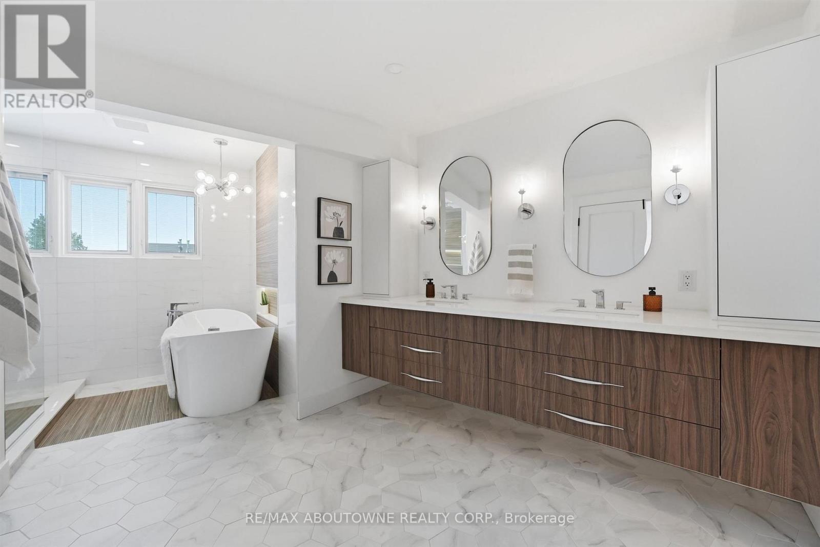 25 Southwind Terrace, Oakville, ON - Indoor Photo Showing Bathroom